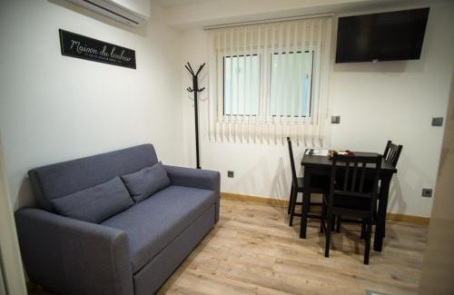 Le Pin Apartamento | A L'Ombre du Pin "12" - Cozy Studio near Disneyland and Paris, 1-2 Guests