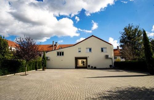 Le Pin Apartamento | A L'Ombre du Pin "12" - Cozy Studio near Disneyland and Paris, 1-2 Guests