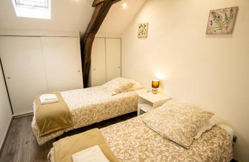 Le Pin Apartamento | A L'Ombre du Pin - Large T4 Duplex near Disneyland and Paris, 1-7 Guests