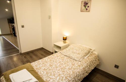Le Pin Apartamento | A L'Ombre du Pin - Large T4 Duplex near Disneyland and Paris, 1-7 Guests