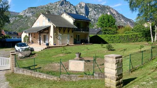 Tarascon-sur-Ariege Casa | A LA JOIE DE VIVRE Chez l'habitant