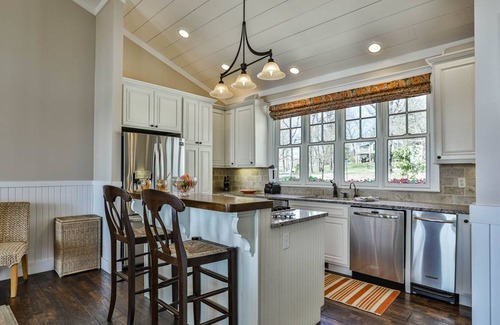 Morganton Cabina | A Lake Blue Ridge Cottage