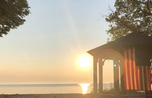 Lakeport Casa | A LAKE HURON SUNRISE Home Retreat