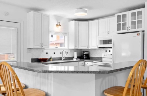 Traverse City Casa | A lakeside retreat that checks all the boxes for a fun family getaway all year-round!
