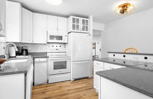 Traverse City Casa | A lakeside retreat that checks all the boxes for a fun family getaway all year-round!