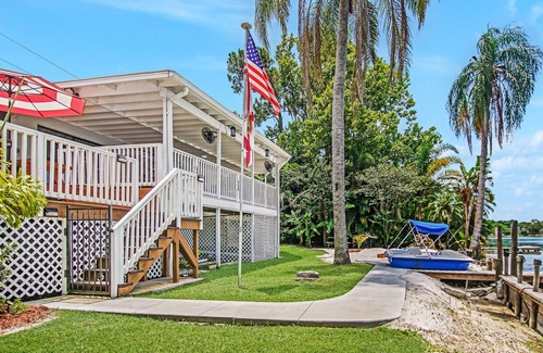 Lake Alfred Casa | A lakeside sunset delight near Disney, Universal, Sea World, Busch, LegoLand