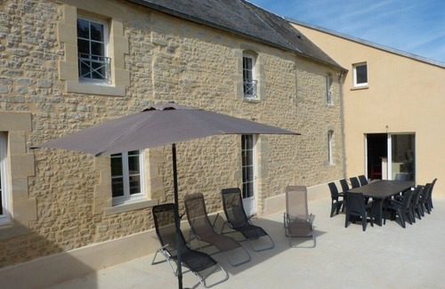 Mandeville-en-Bessin Casa | Una casa grande y cómoda, restaurado con buen gusto.