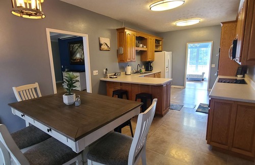 Pomona Casa | A large country home with scenic views of a working cattle farm & rural locale.