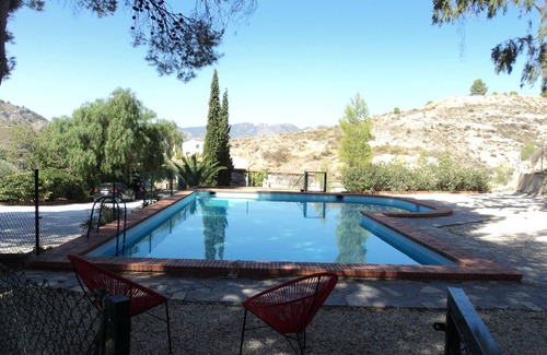 Cehegin Casa | Casa rural amplia con pinada, vistas, piscina grande y acceso a rutas.
