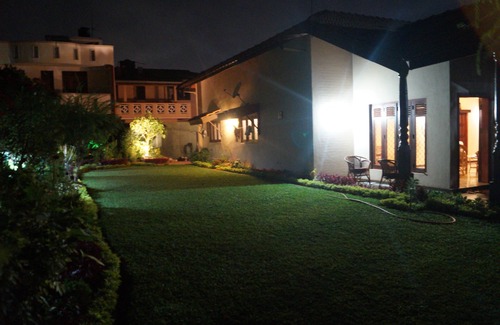 Moratuwa Cama Y Desayuno | Una habitación grande en "Charles Homestay" -Moratuwa, COLOMBO