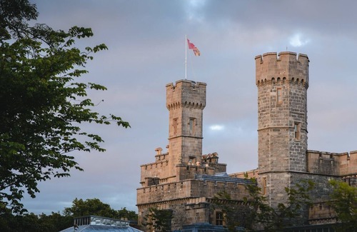 Isle of Lewis Cabaña | A lews castle that sleeps 2 guests in 1 bedroom