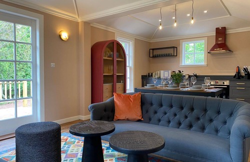 Dunbar Cabaña | A-listed South Lodge, Dunbar with hot tub