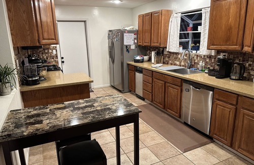 Simi Valley Casa | A little Coast, Mountain & Country! Safe, clean & convenient.