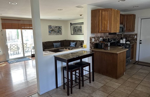 Simi Valley Casa | A little Coast, Mountain & Country! Safe, clean & convenient.