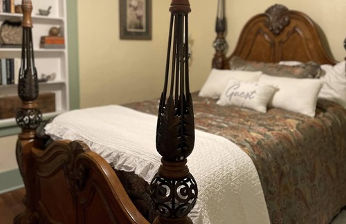 Ste Genevieve Casa | A little French Grace in historic district.