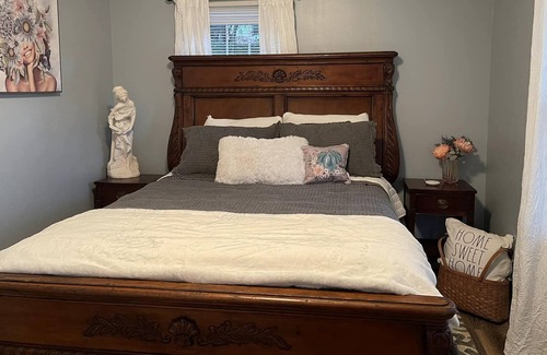 Ste Genevieve Casa | A little French Grace in historic district.