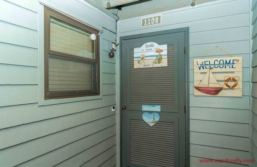 Sneads Ferry Condominio | A Little Slice of Paradise on North Topsail Beach - 2BR Shipwatch Condo