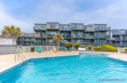 Sneads Ferry Condominio | A Little Slice of Paradise on North Topsail Beach - 2BR Shipwatch Condo