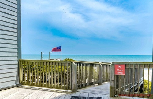 Sneads Ferry Condominio | A Little Slice of Paradise on North Topsail Beach - 2BR Shipwatch Condo
