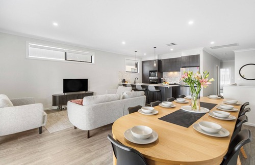 McCracken Casa | A+ Location | Views | Games | Balcony | BBQ+Dining