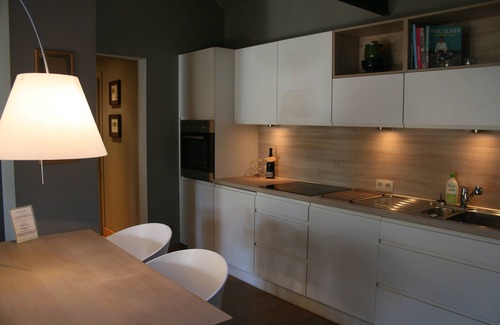 Eghezee Cama Y Desayuno | Un apartamento tipo loft en una antigua casa renovada en el campo cerca de Namur