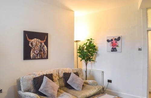 Largs Cabaña | A lovely ground floor apartment with private entrance.