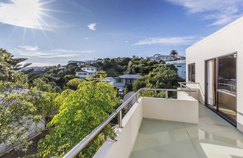 Mana Casa | A LUX Room with Ensuite close to Beach and Train station