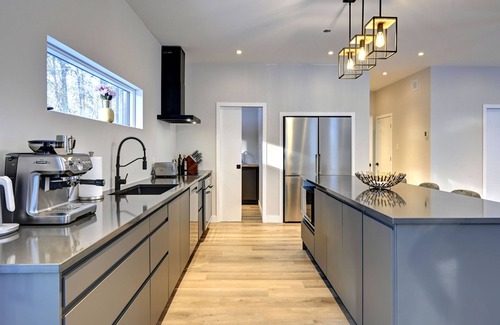 Lac Superieur Village Chalet De Esquí | A Luxurious 4-Bedroom Next to Mont-Tremblant ski