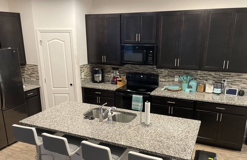 South Apopka Casa | A Luxurious Getaway - 3 Bedroom Cozy & Modern Home