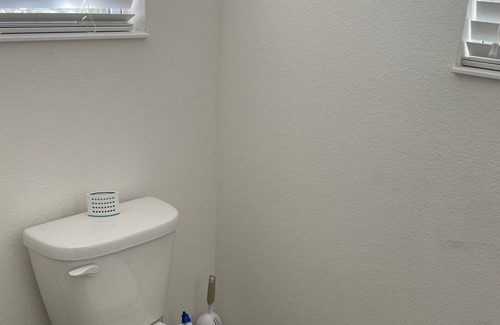 South Apopka Casa | A Luxurious Getaway - 3 Bedroom Cozy & Modern Home