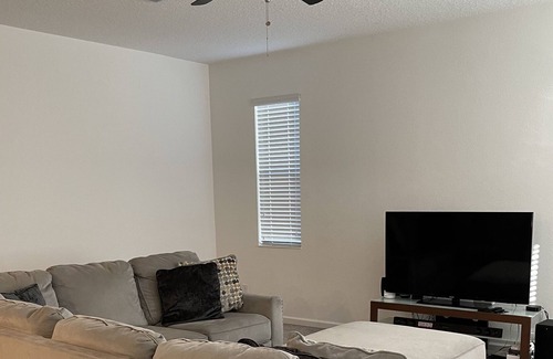 South Apopka Casa | A Luxurious Getaway - 3 Bedroom Cozy & Modern Home