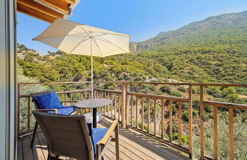 Fethiye Chalet De Esquí | A luxurious haven nestled in a breathtaking landscape between Mountain and Sea.