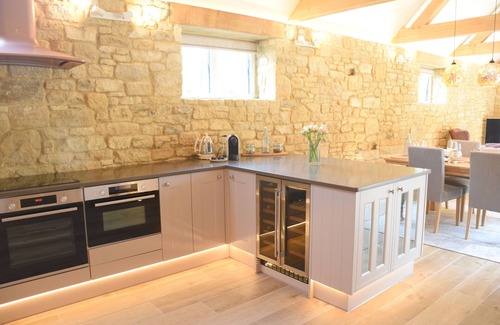 Broadway Cabaña | Una conversión de granero de lujo, ubicada en el corazón de Broadway, Cotswolds