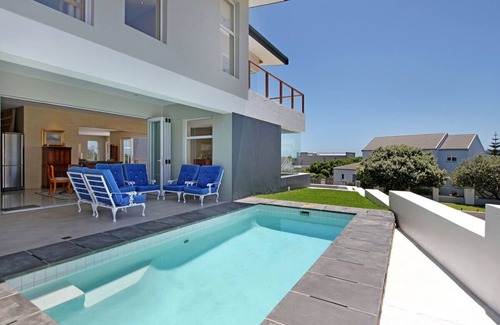 Kommetjie Villa | Una lujosa villa de playa a solo 2 minutos a pie de la playa. Vistas al mar y montaña!