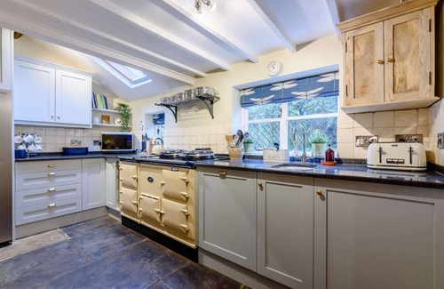 Ebrington Cabaña | A Luxury Family Friendly Holiday Cottage in the Cotswolds - Spring Cottage