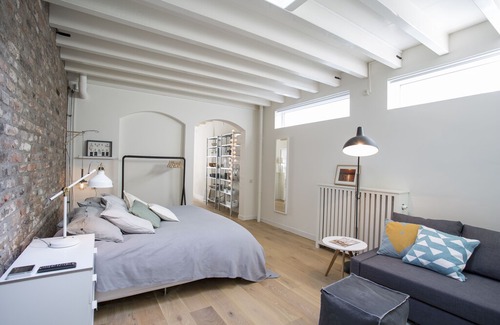 Utrecht City Center Casa | A luxury loft apartment on a quiet square, practically under the Dom!