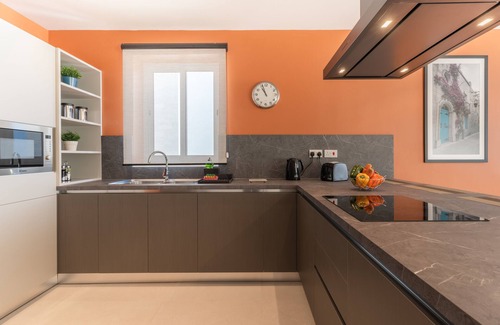 San Tumas Apartamento | A Luxury Retreat with Games Room, Spa, and Pool!