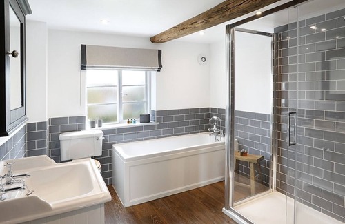 Dumbleton Cabaña | A luxury self catering that sleeps 8 guests in 4 bedrooms