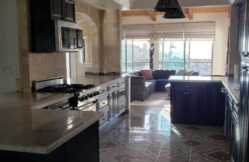Hermosa Beach Alquiler De Eote | A Magical Home w Amazing Sunsets in Hermosa Beach.