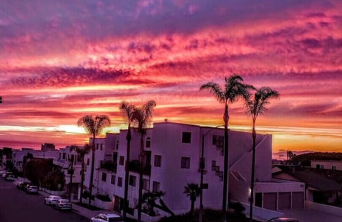 Hermosa Beach Alquiler De Eote | A Magical Home w Amazing Sunsets in Hermosa Beach.