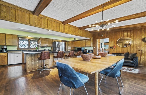 Rockford Casa | A Mid-Century Modern Lovers Dream. Don't miss out on the Long House!!!