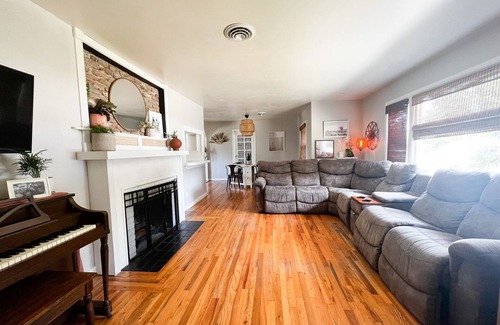 Yuba City Casa | A Midcentury Modern Home away from Home