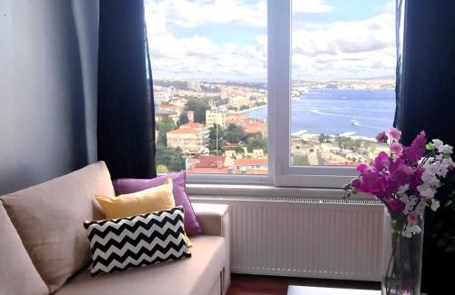 Kabatas Apartamento | A million dollar view of the Bosporus and balcony