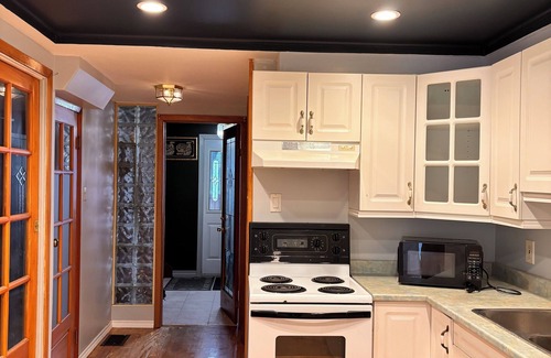 Peterborough Apartamento | A min walk to the zoo and University!2 bed apartment