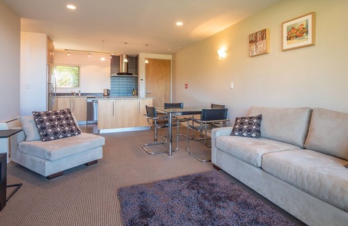 Kaiteriteri Apartamento | A modern and convenient apartment close to the beach and with a fenced pool