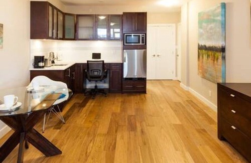 Richmond City Centre Apartamento | A Modern Bachelor Suite