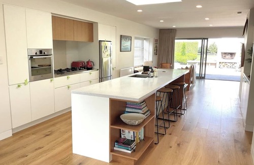 Havelock North Casa | A modern Havelock North home with pool, spa and great indoor / outdoor living!