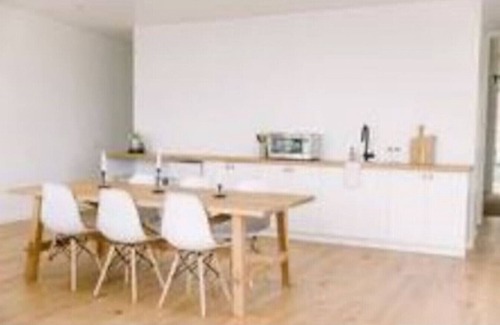 Bonita Casa | A modern light-filled haven in a tranquil setting