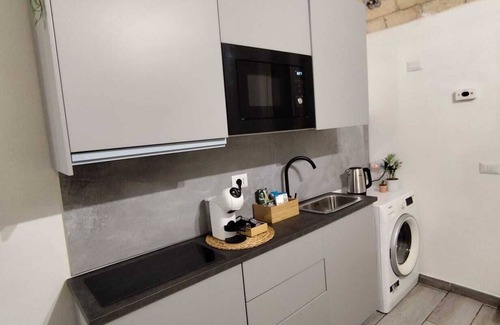 Prenestino-Centocelle Apartamento | A Modern Refuge in Rome: Relaxation amidst Garden and Whirlpool