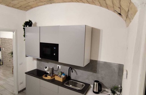 Prenestino-Centocelle Apartamento | A Modern Refuge in Rome: Relaxation amidst Garden and Whirlpool